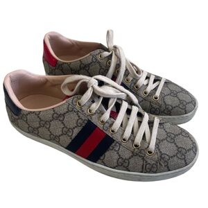 Gucci Women's Ace GG Supreme Low Top Sneakers

37.5